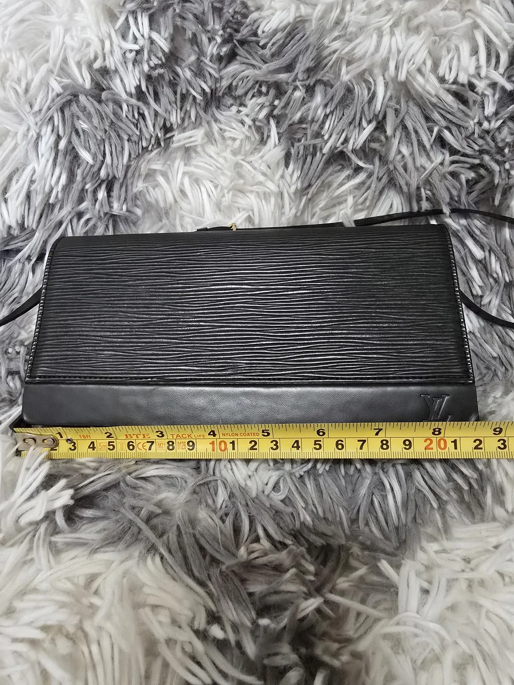 Pre Owned Louis Vuitton Black Epi Leather Shoulder Clutch - Picture 8 of 14